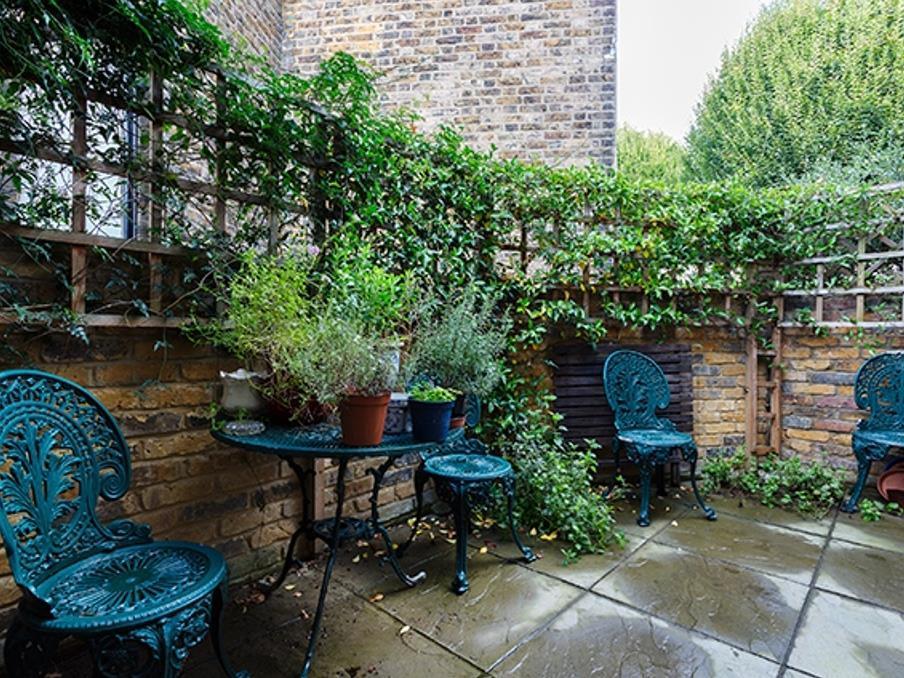 Veeve House Sterne Street Shepherds Bush Londen